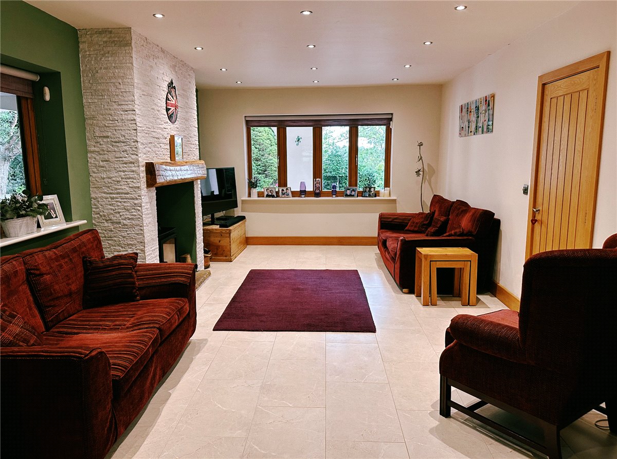 6 bedroom House, York House, Carleton Road, WF8 - Available, Image 2