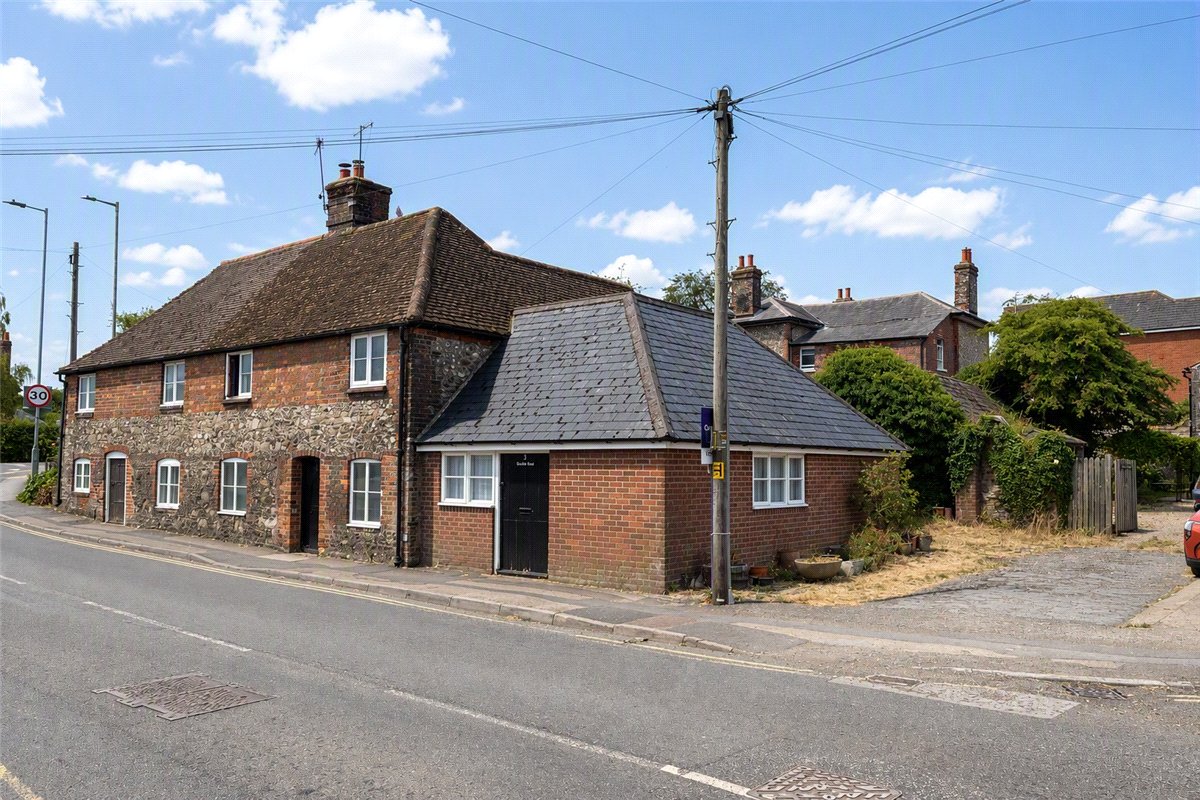 1 bedroom House, George Lane, Marlborough, SN8 - Available