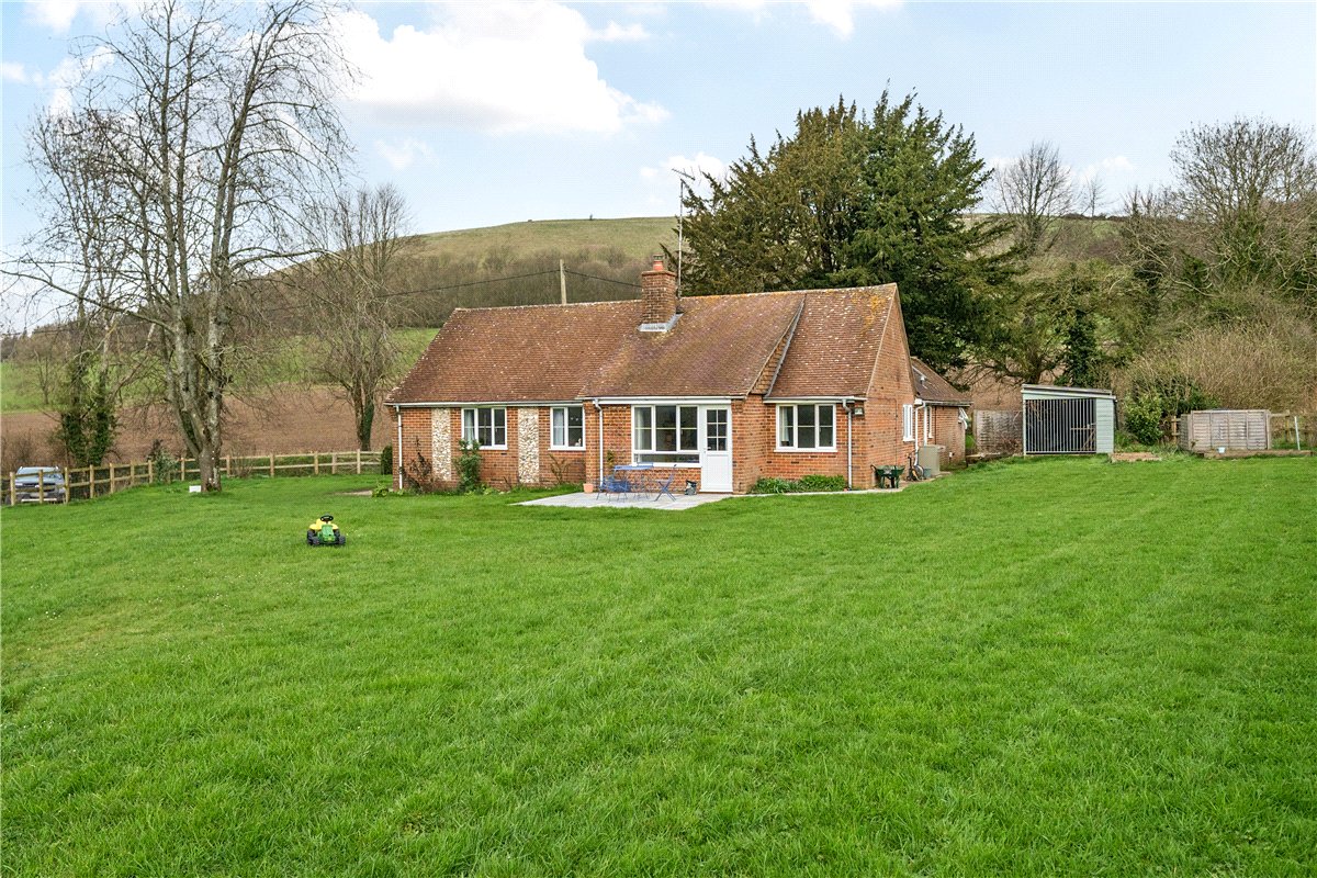 3 bedroom Bungalow, Combe, Hungerford, RG17 - Let Agreed, Image 2