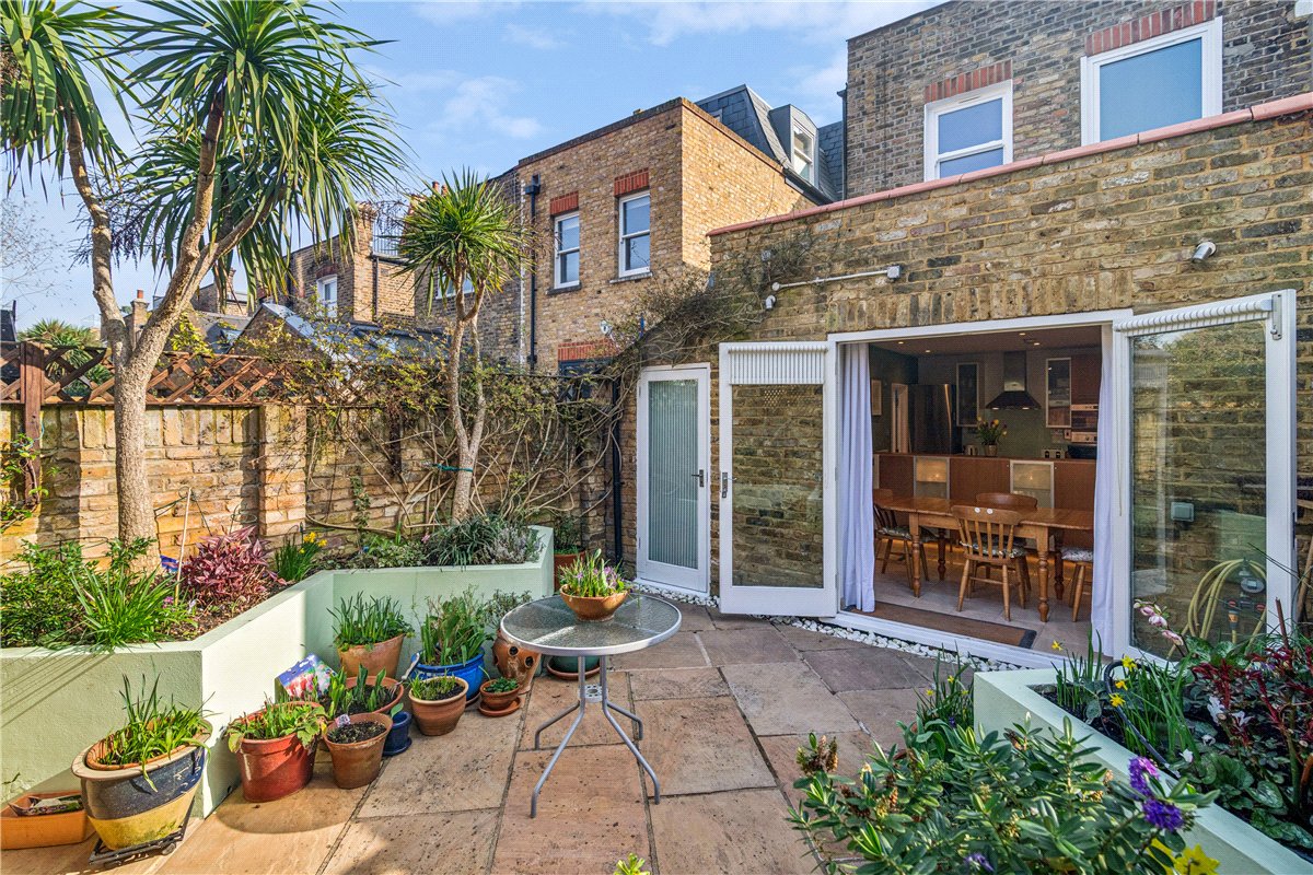 2 bedroom Flat, Wingrave Road, London, W6 - Sold