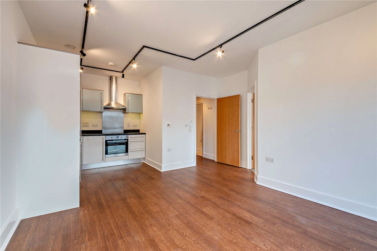 1 bedroom Flat, Kelvin Road, Newbury, RG14 - Sold STC, Image 4