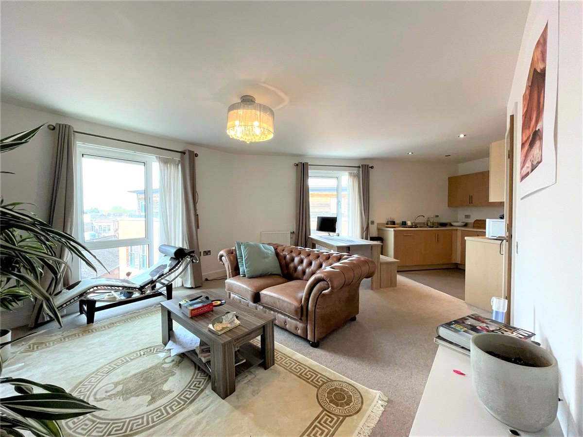 2 bedroom Flat, Park Way, Newbury, RG14 - Let Agreed, Image 1