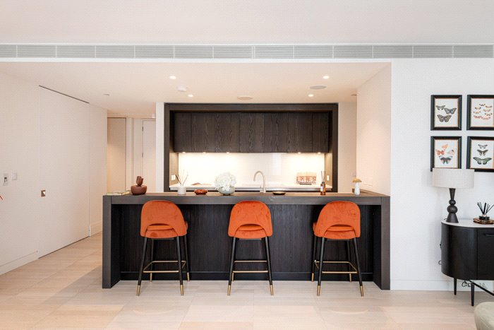 3 bedroom Flat, Cork Street, Mayfair, W1S - Available, Image 5