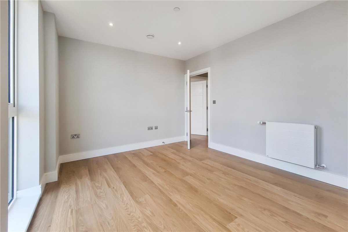 3 bedroom Flat, Greyhound Parade, Wimbledon Grounds, London, SW17 - , Image 5