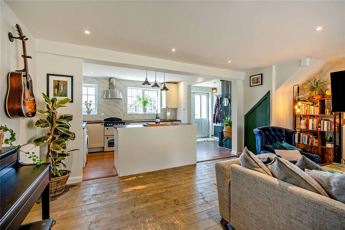 3 bedroom House, Anchor Road, Kingsclere, RG20 - Available, Image 8