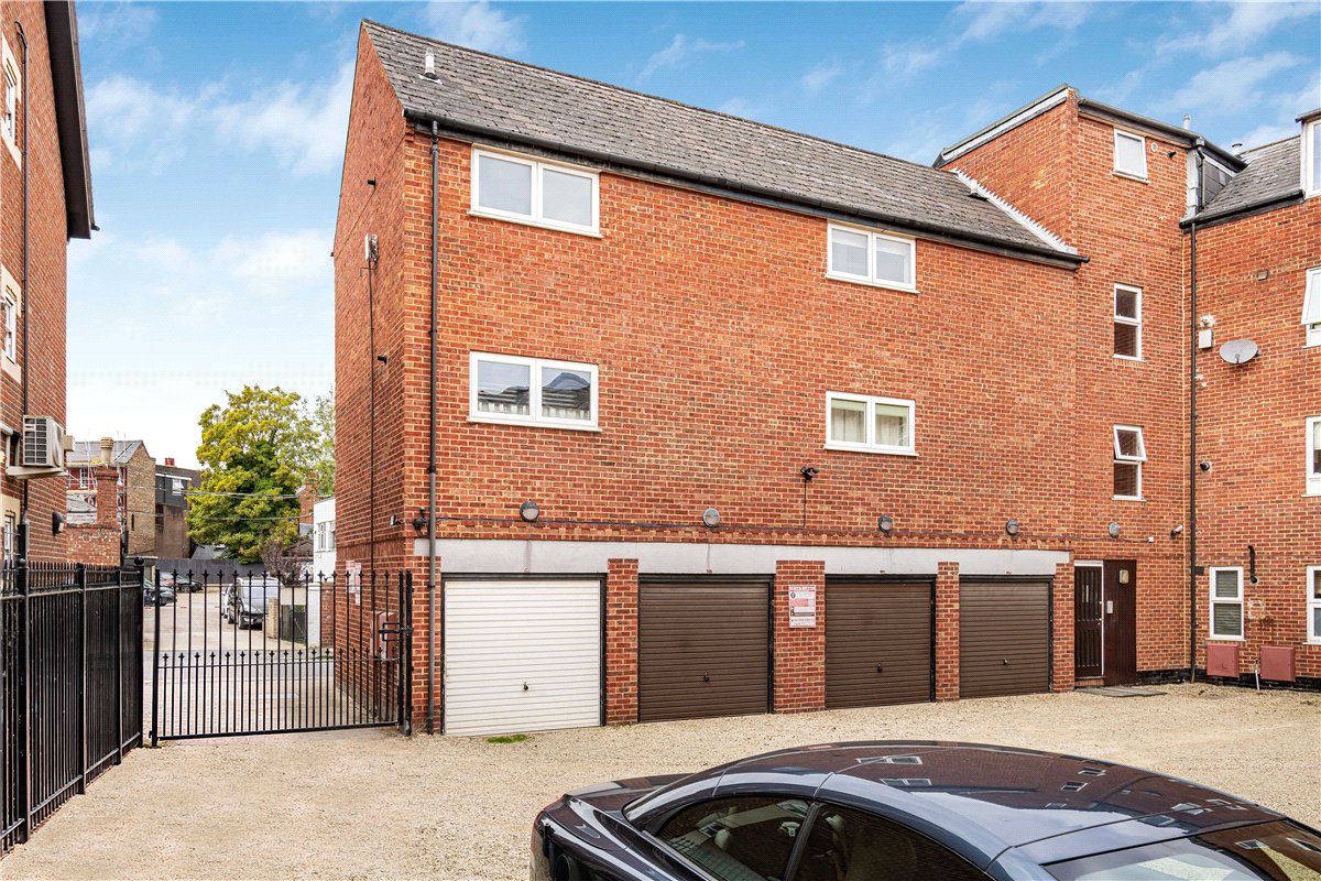 2 bedroom Flat, St. Clements Street, Oxford, OX4 - Available, Image 10