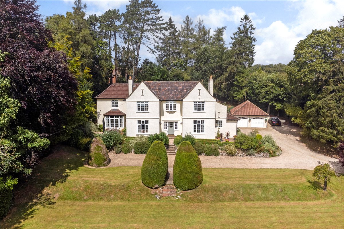 6 bedroom House, Bath Road, Marlborough, SN8 - Available