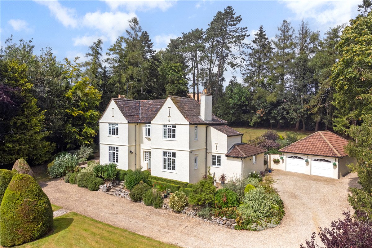 6 bedroom House, Bath Road, Marlborough, SN8 - Available