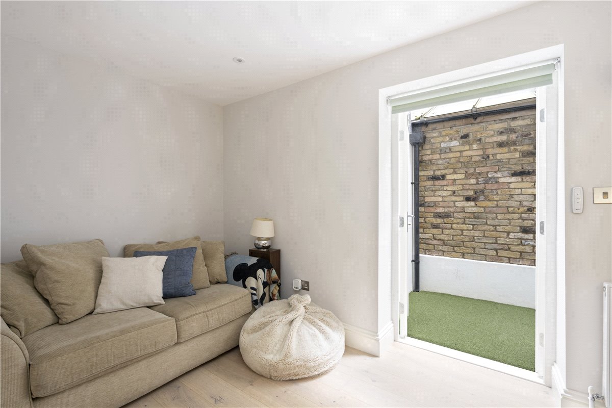 3 bedroom Flat, Nightingale Triangle, Balham, SW12 - Sold, Image 2