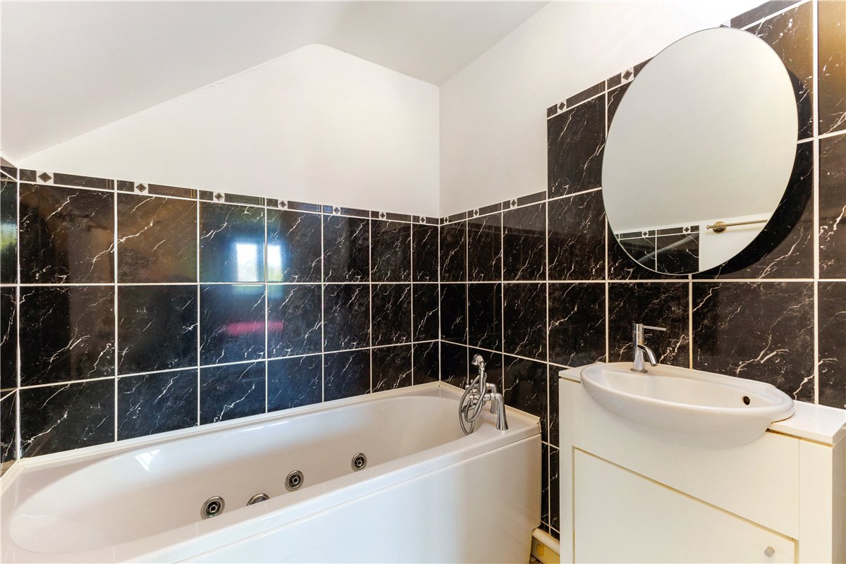 3 bedroom House, Eastsands, Burbage, SN8 - Sold, Image 11