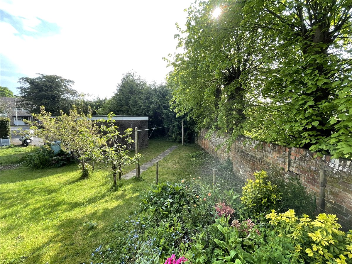 2 bedroom Maisonette, Speen, Newbury, RG14 - Sold STC, Image 9