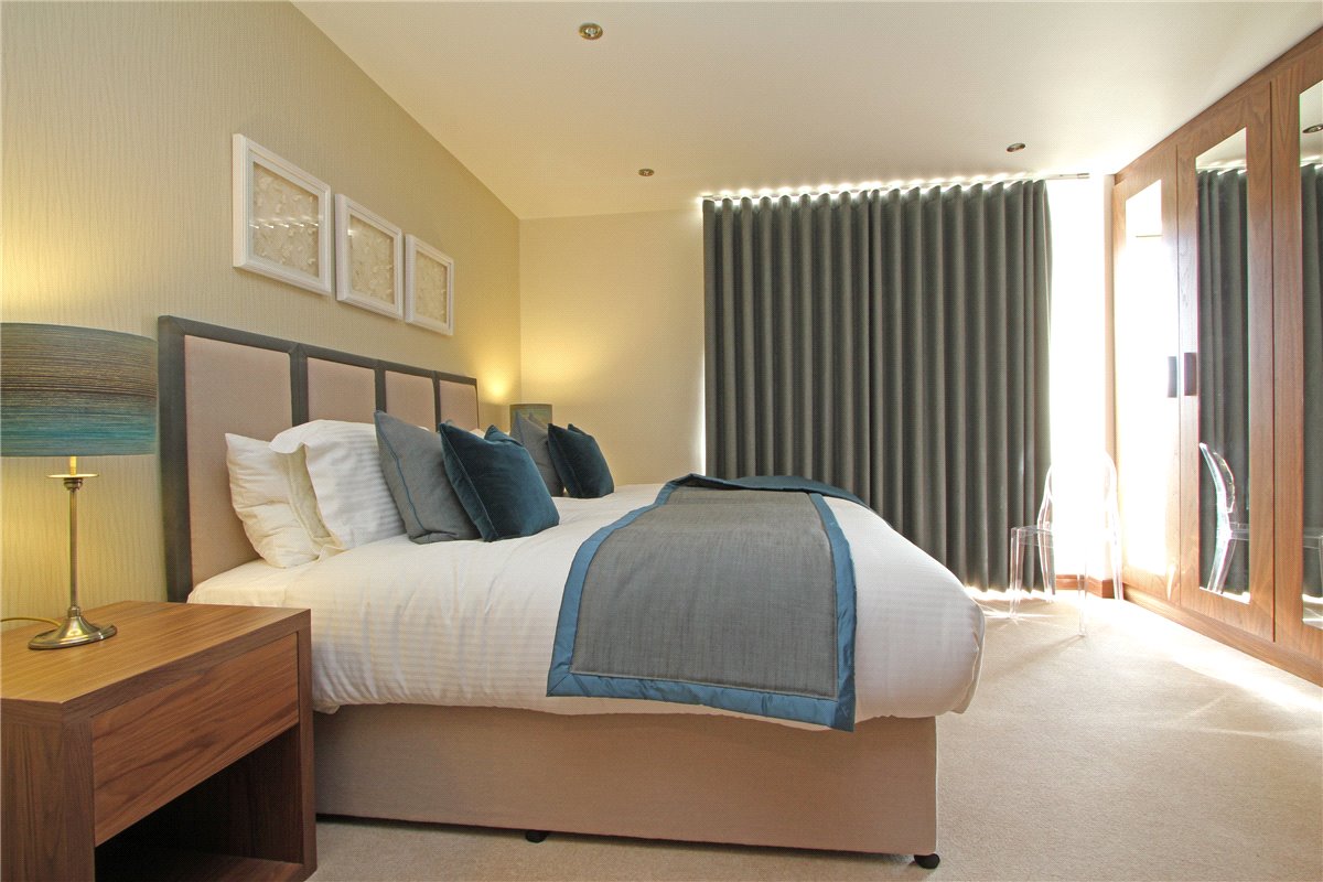 3 bedroom Flat, Tarnbrook Court, 9 Holbein Place, SW1W - Available, Image 6