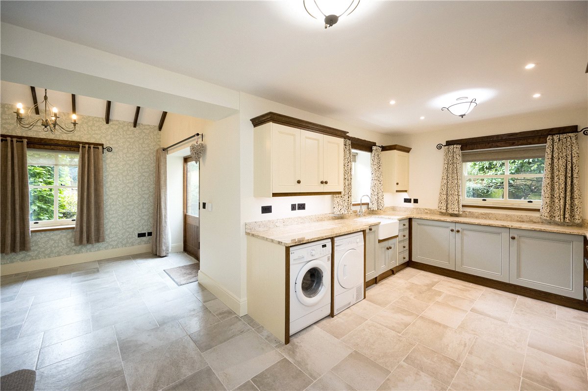 10 bedroom House, Felliscliffe, Harrogate, HG3 - Available, Image 18
