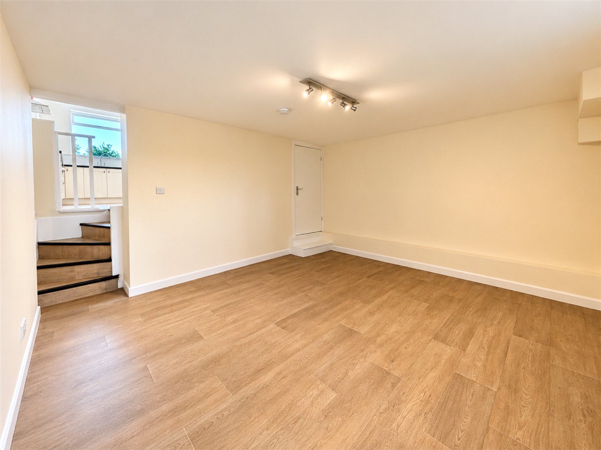 3 bedroom House, Eastgate Street, Winchester, SO23 - Available, Image 3