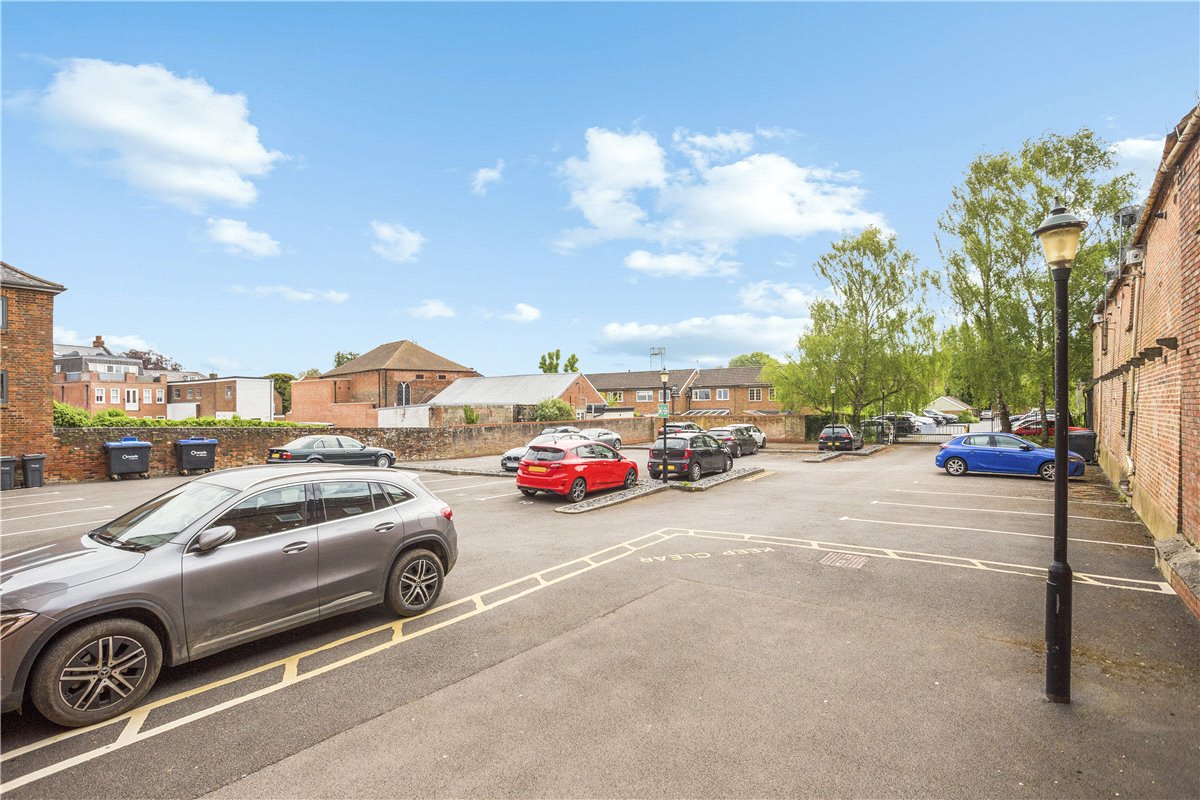 2 bedroom Flat, Ailesbury Court, High Street, SN8 - Available, Image 8