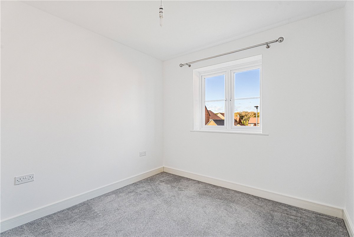 3 bedroom House, Dragonfly Crescent, Biddenham, MK40 - Available, Image 9