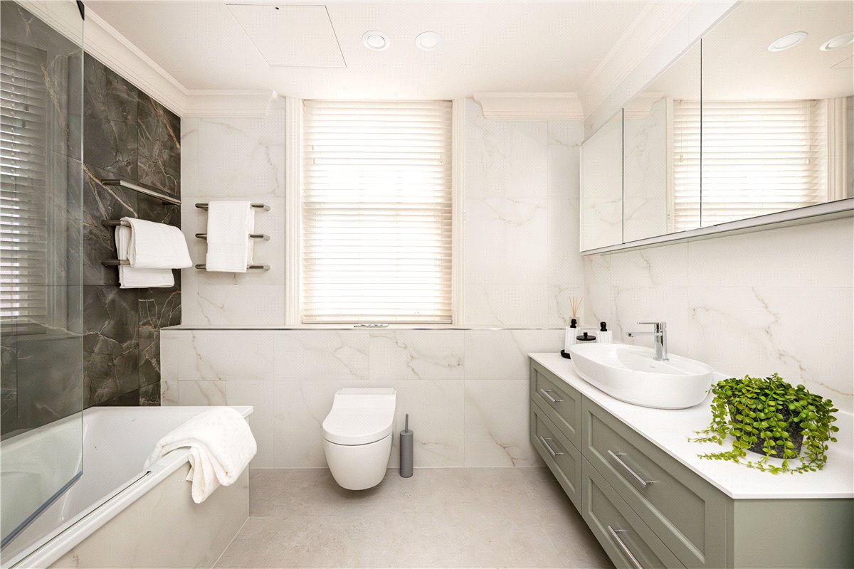 3 bedroom House, Woods Mews, Mayfair, W1K - Available, Image 13