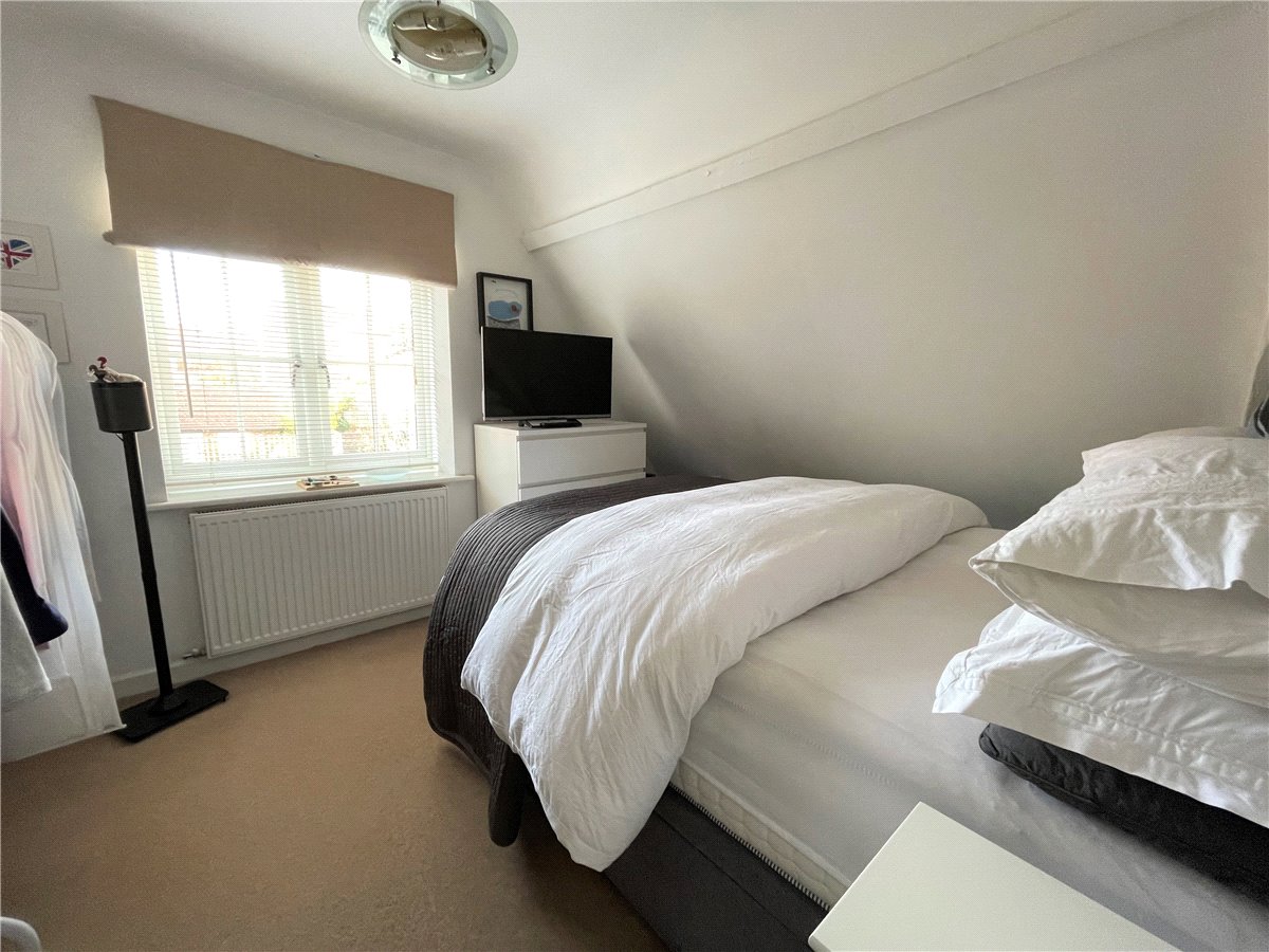 1 bedroom Flat, Marlborough, Wiltshire, SN8 - , Image 4