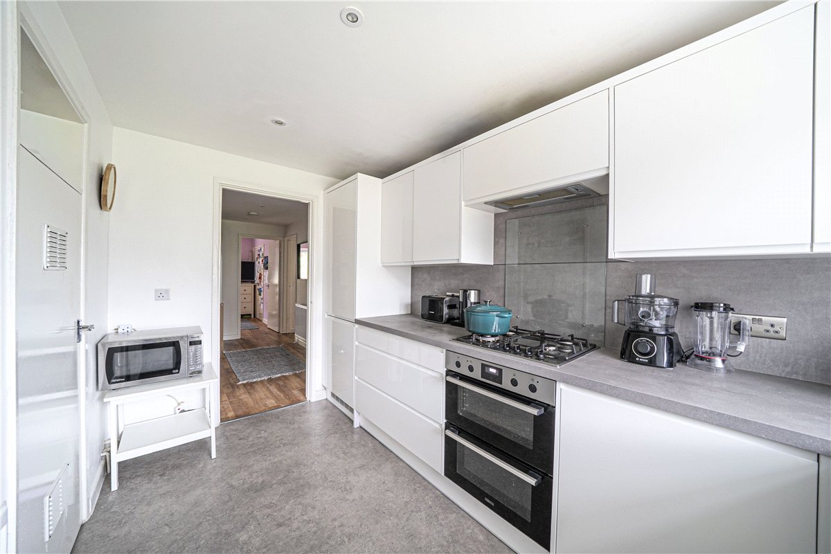 2 bedroom Maisonette, Dawn Gardens, Winchester, SO22 - Available, Image 7