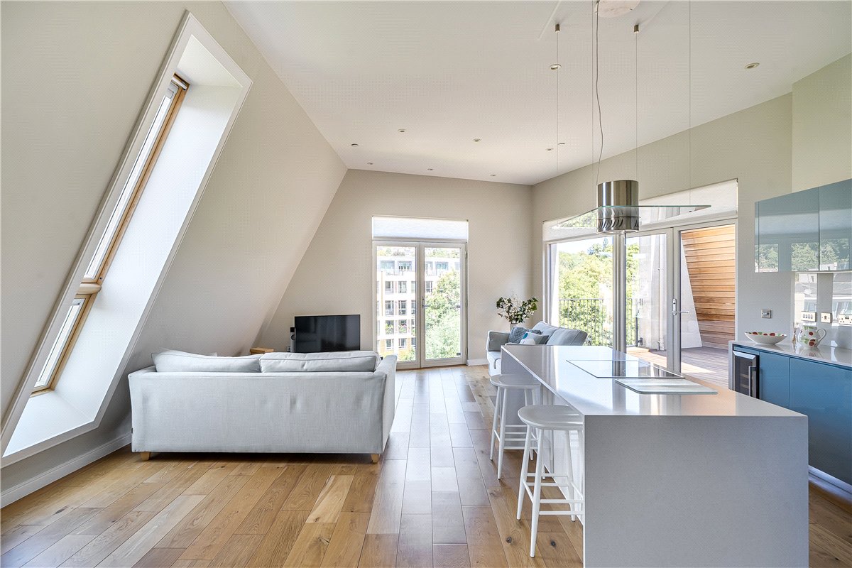 2 bedroom Flat, Western Terrace, Victoria Bridge Road, BA2 - Available, Image 3