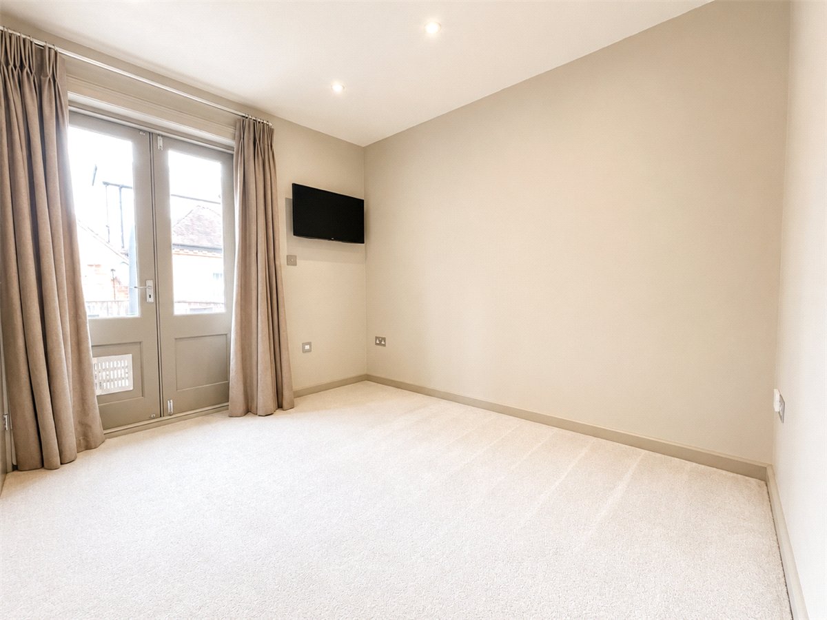 2 bedroom Flat, The Square, Winchester, SO23 - Available, Image 4