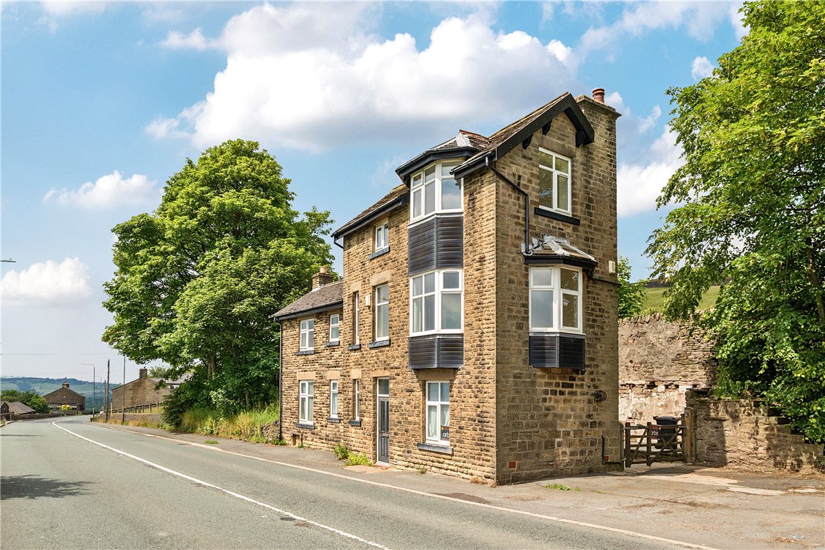 4 bedroom House, Woodhead Road, Tintwistle, SK13 - Available