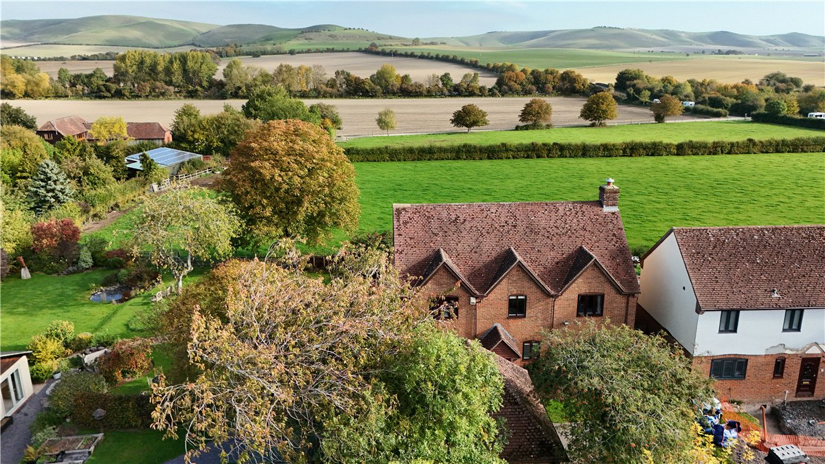 4 bedroom House, Matthews Close, All Cannings, SN10 - Available, Image 4