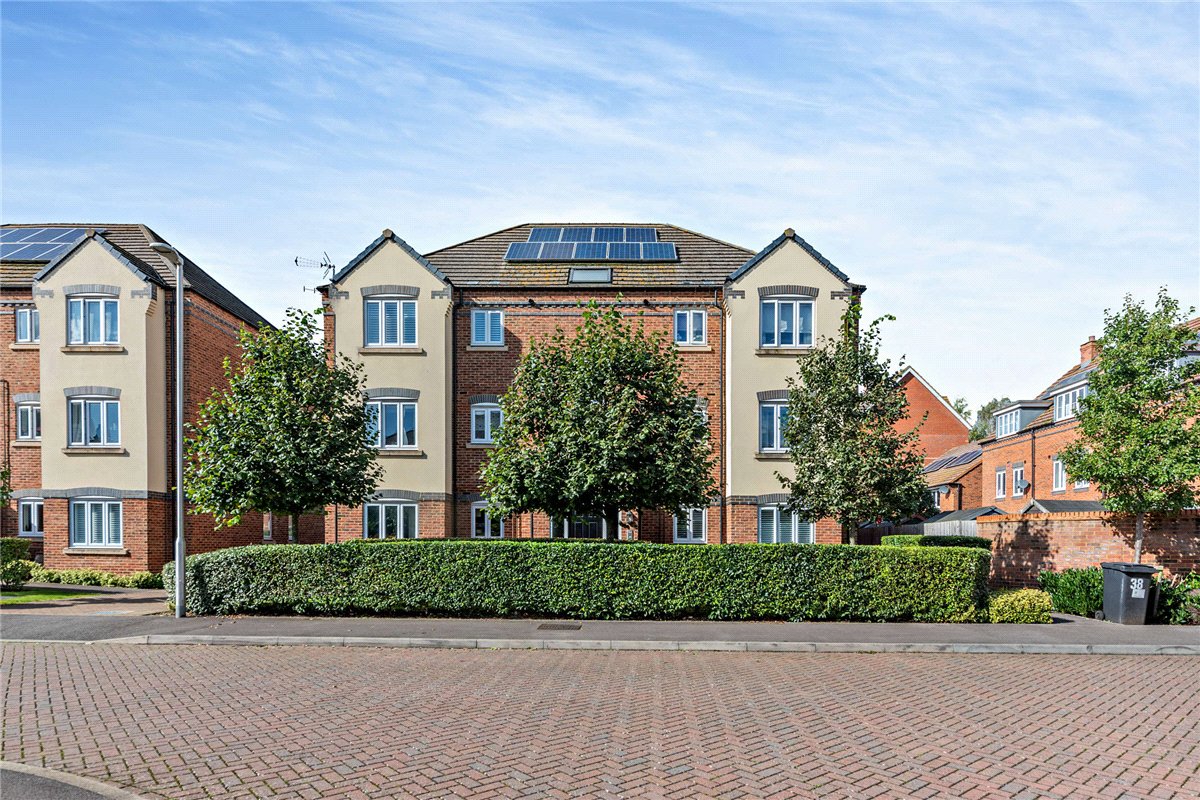 2 bedroom Flat, Carpenters Close, Newbury, RG14 - Available