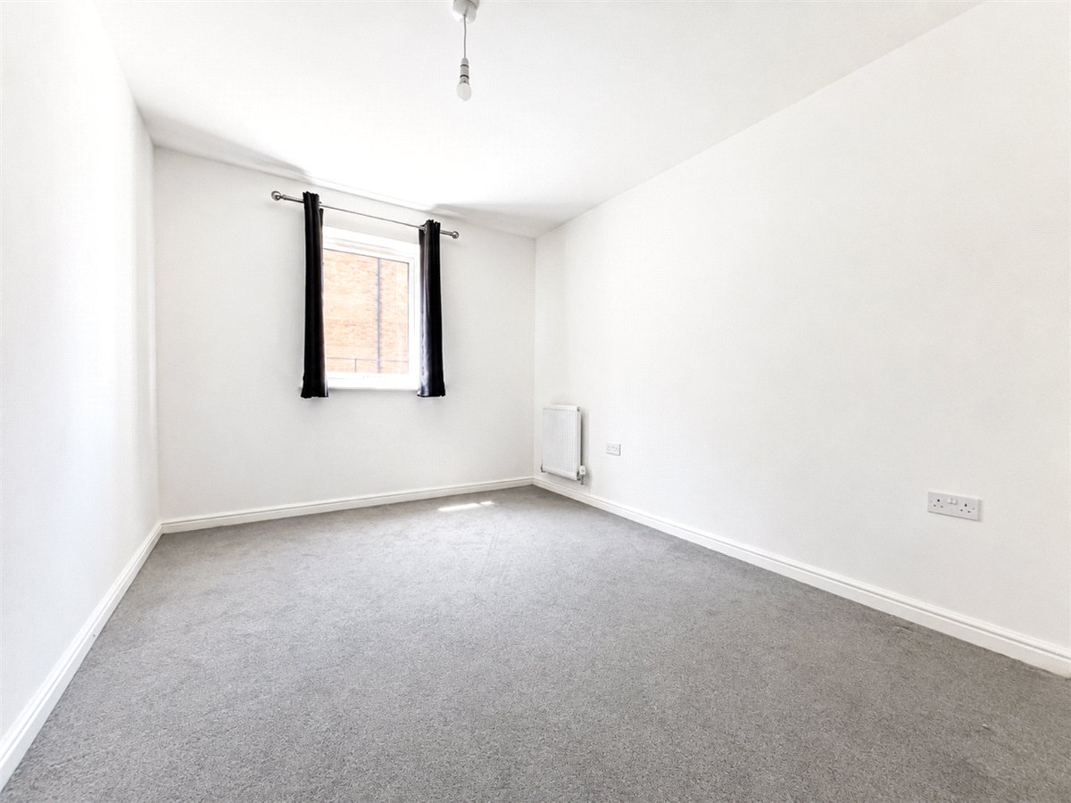 2 bedroom Flat, Stonyfield Road, Whiteley, PO15 - Available, Image 4