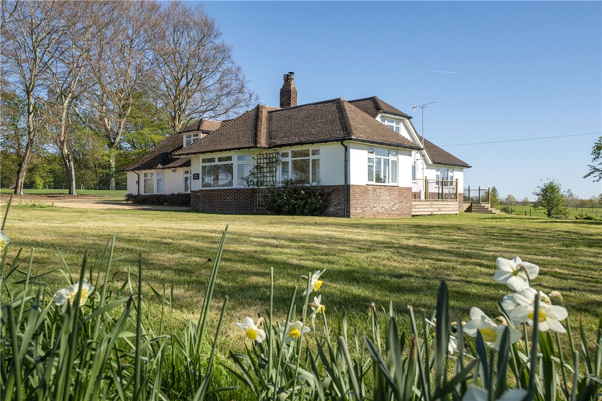 4 bedroom House, Stoke Charity Road, Kings Worthy, SO21 - Available, Image 2