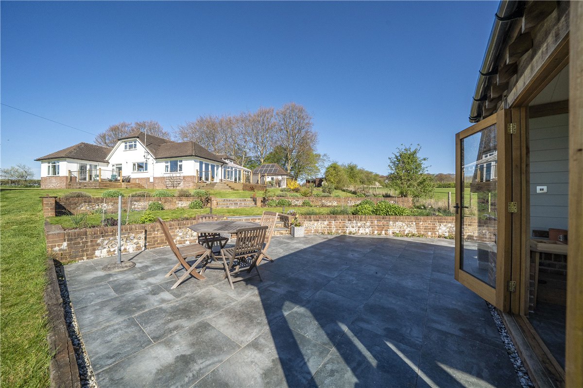 4 bedroom House, Stoke Charity Road, Kings Worthy, SO21 - Available, Image 2