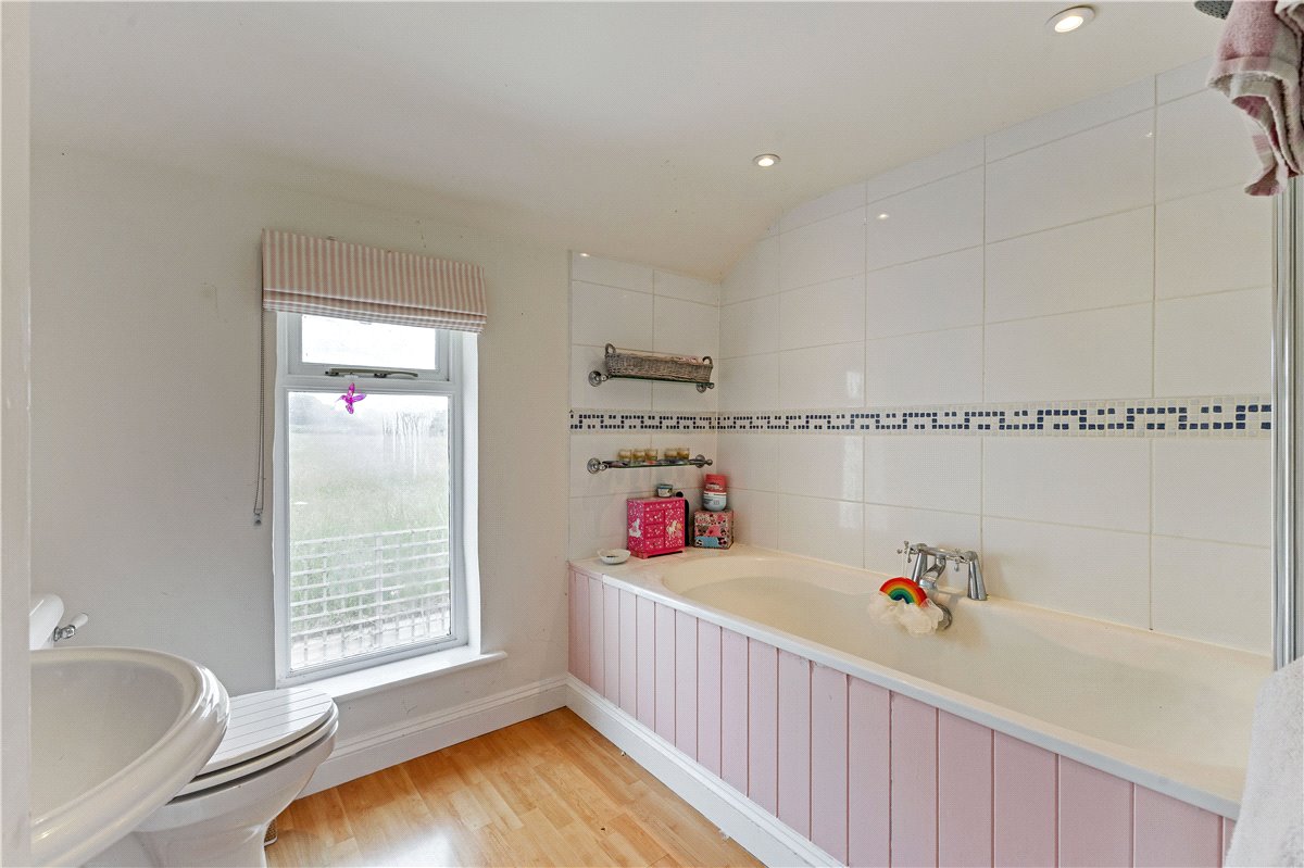 4 bedroom House, Knowle, Pewsey, SN9 - Sold STC, Image 9