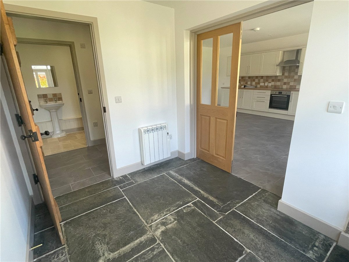3 bedroom Flat, St. Gluvias, Penryn, TR10 - Available, Image 3