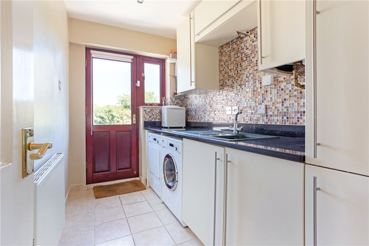 4 bedroom Bungalow, Bucklebury Alley, Cold Ash, RG18 - Available, Image 8