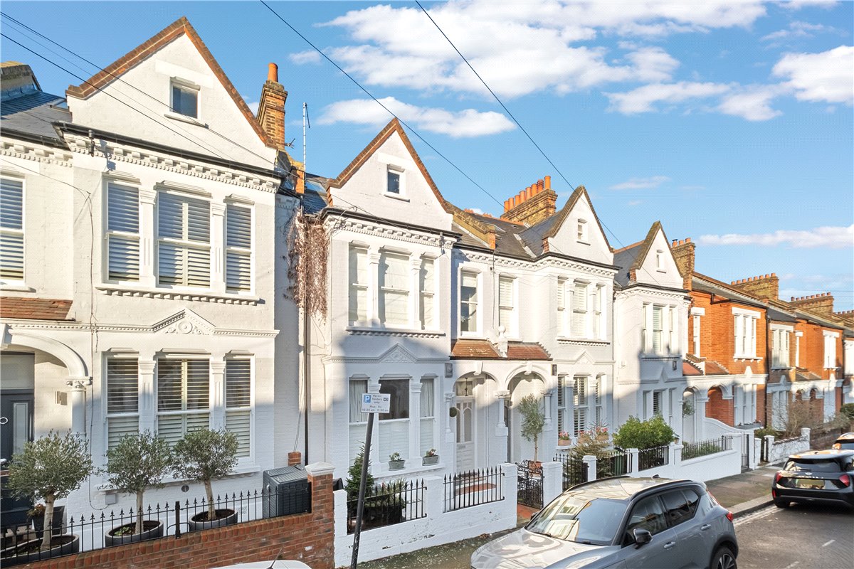 2 bedroom Flat, Airedale Road, London, SW12 - Sold
