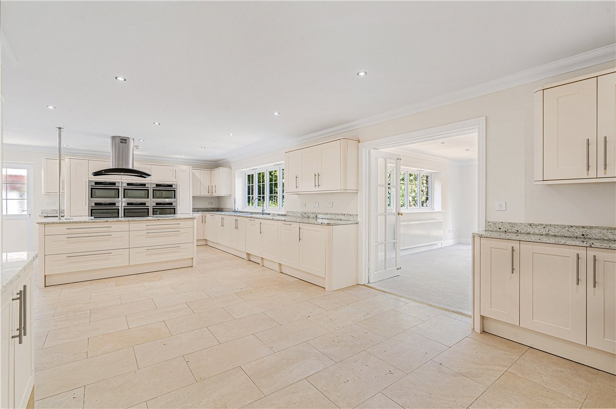 7 bedroom House, Nash Lee Lane, Wendover, HP22 - Available