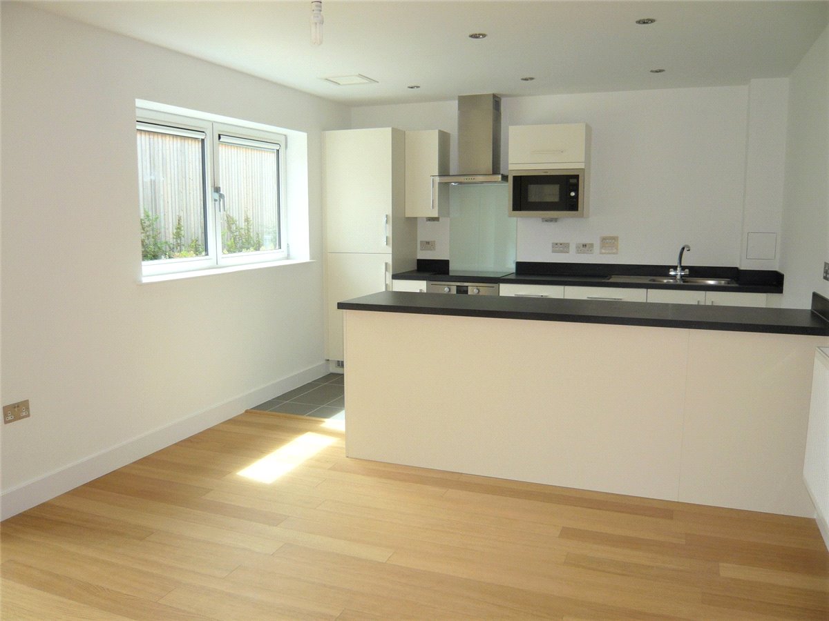 2 bedroom Flat, Park Way, Newbury, RG14 - Available, Image 1