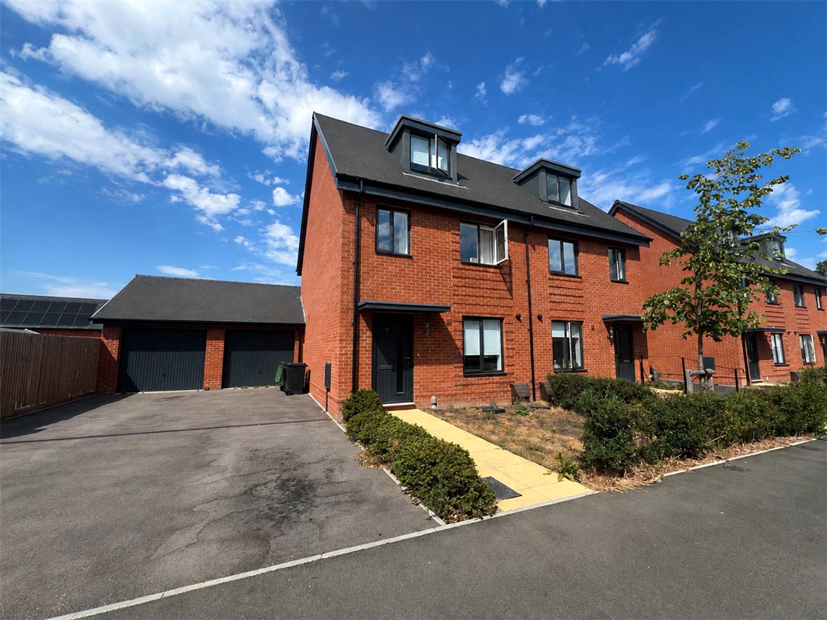 3 bedroom House, Stonyfield Road, Whiteley, PO15 - 
