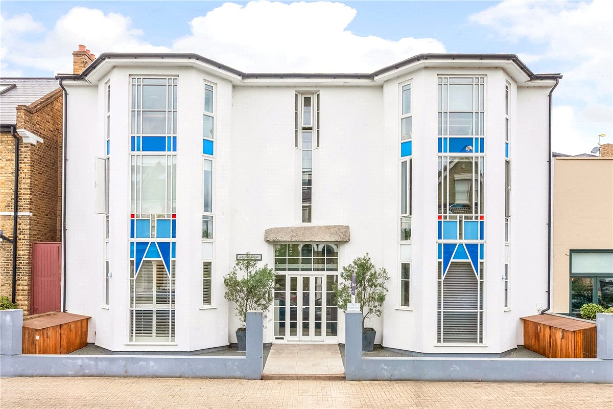 2 bedroom Flat, Althorp Road, London, SW17 - Available