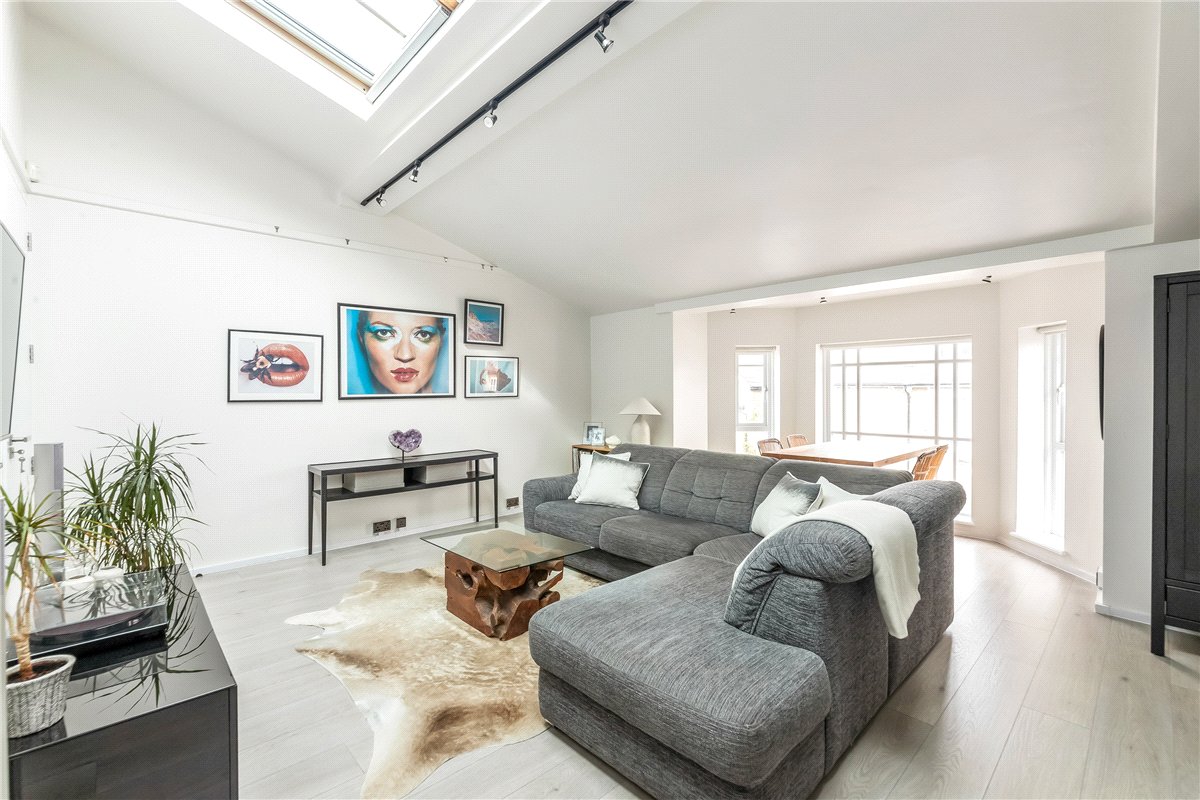 2 bedroom Flat, Althorp Road, London, SW17 - Available