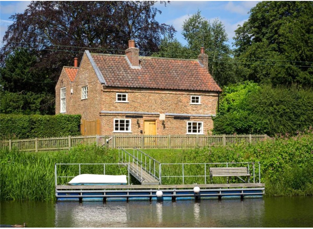 3 bedroom House, Tyn Garth, Acaster Malbis, YO23 - Sold