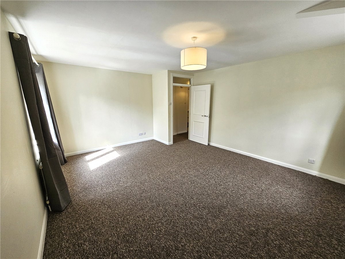 3 bedroom Flat, Caxton Court, Grove Street, BA2 - Let Agreed, Image 4