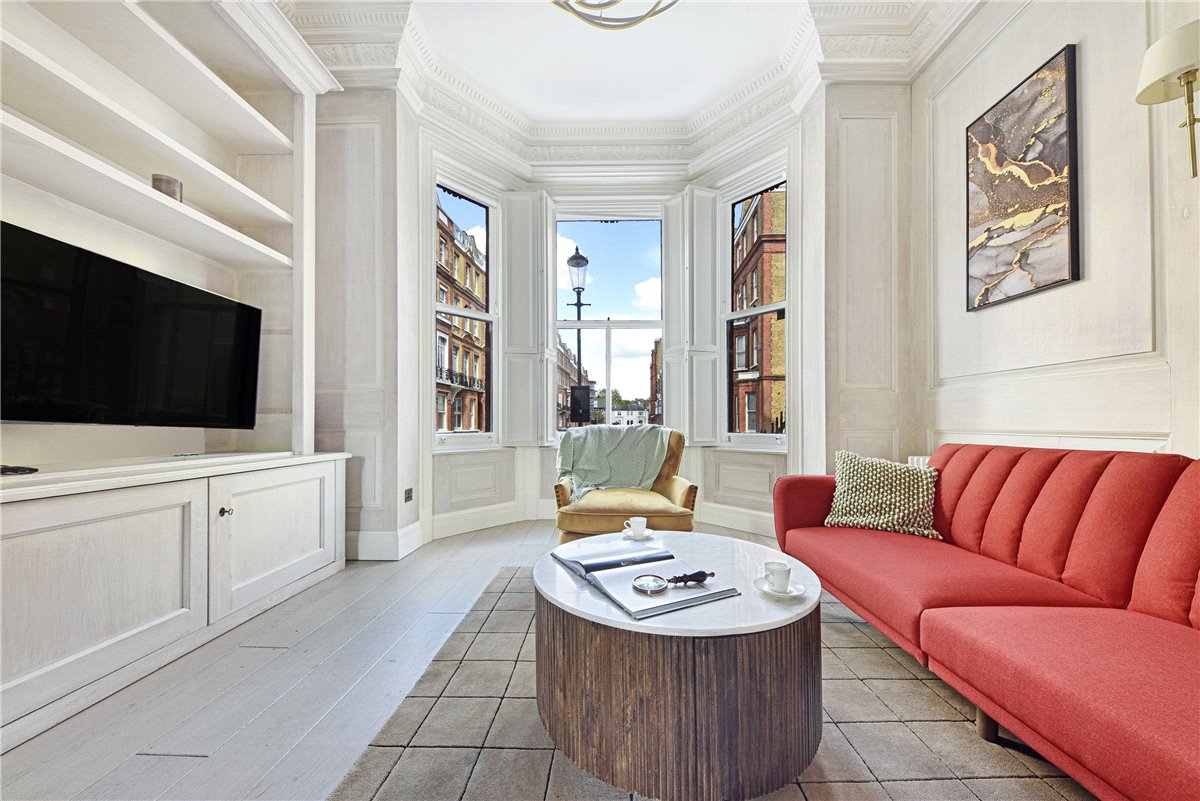 3 bedroom Flat, Rosary Gardens, South Kensington, SW7 - Available