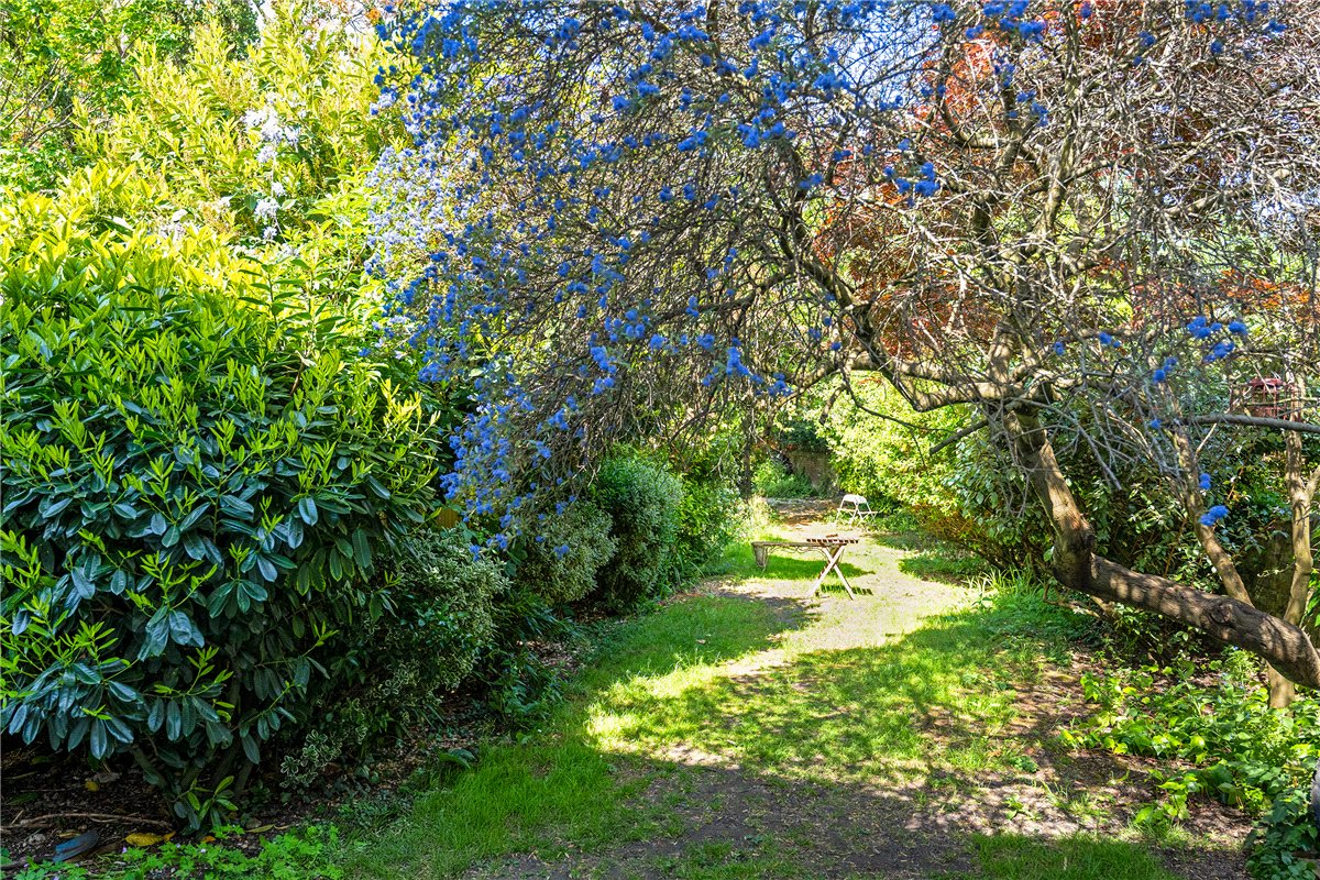 2 bedroom Flat, North Side Wandsworth Common, London, SW18 - Available, Image 8