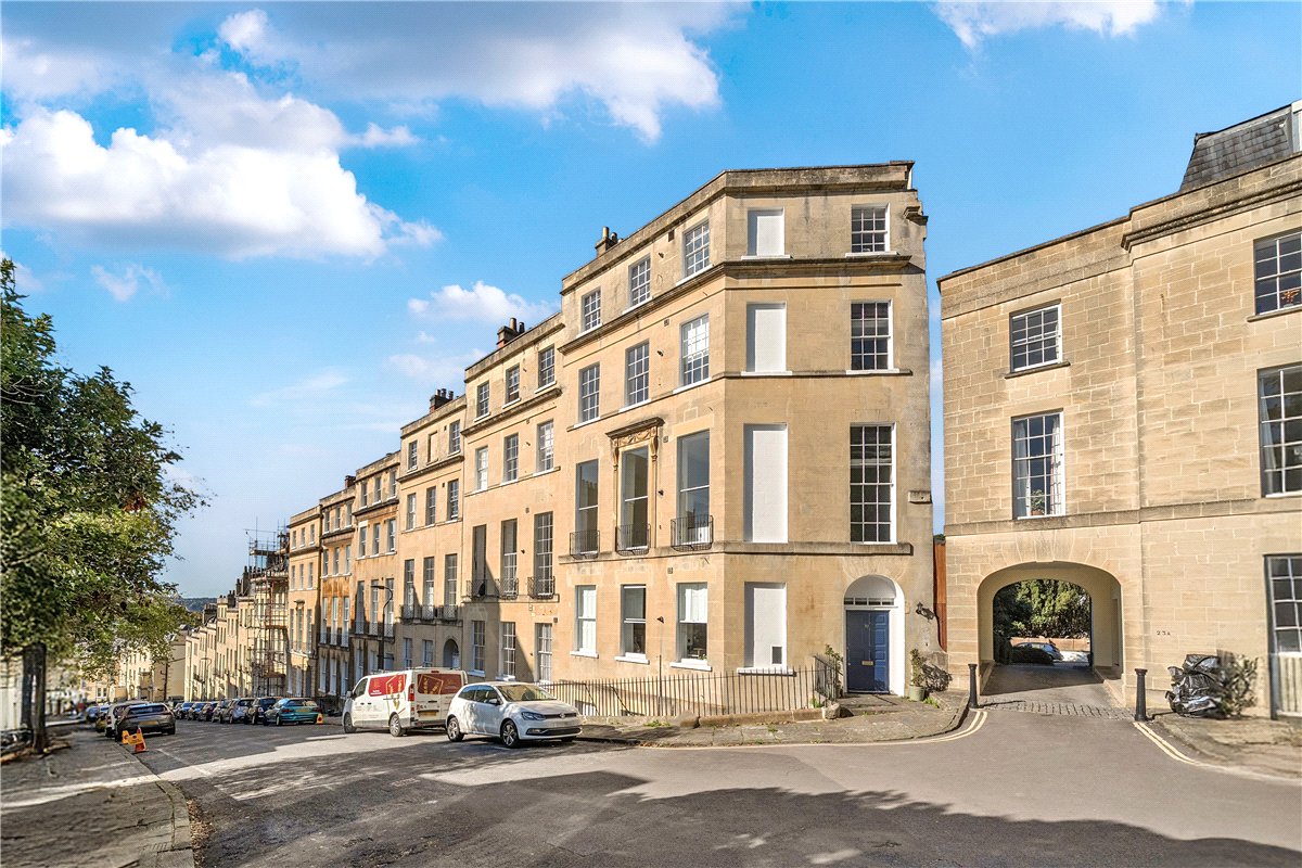 2 bedroom Flat, Park Street, Bath, BA1 - Available, Image 2