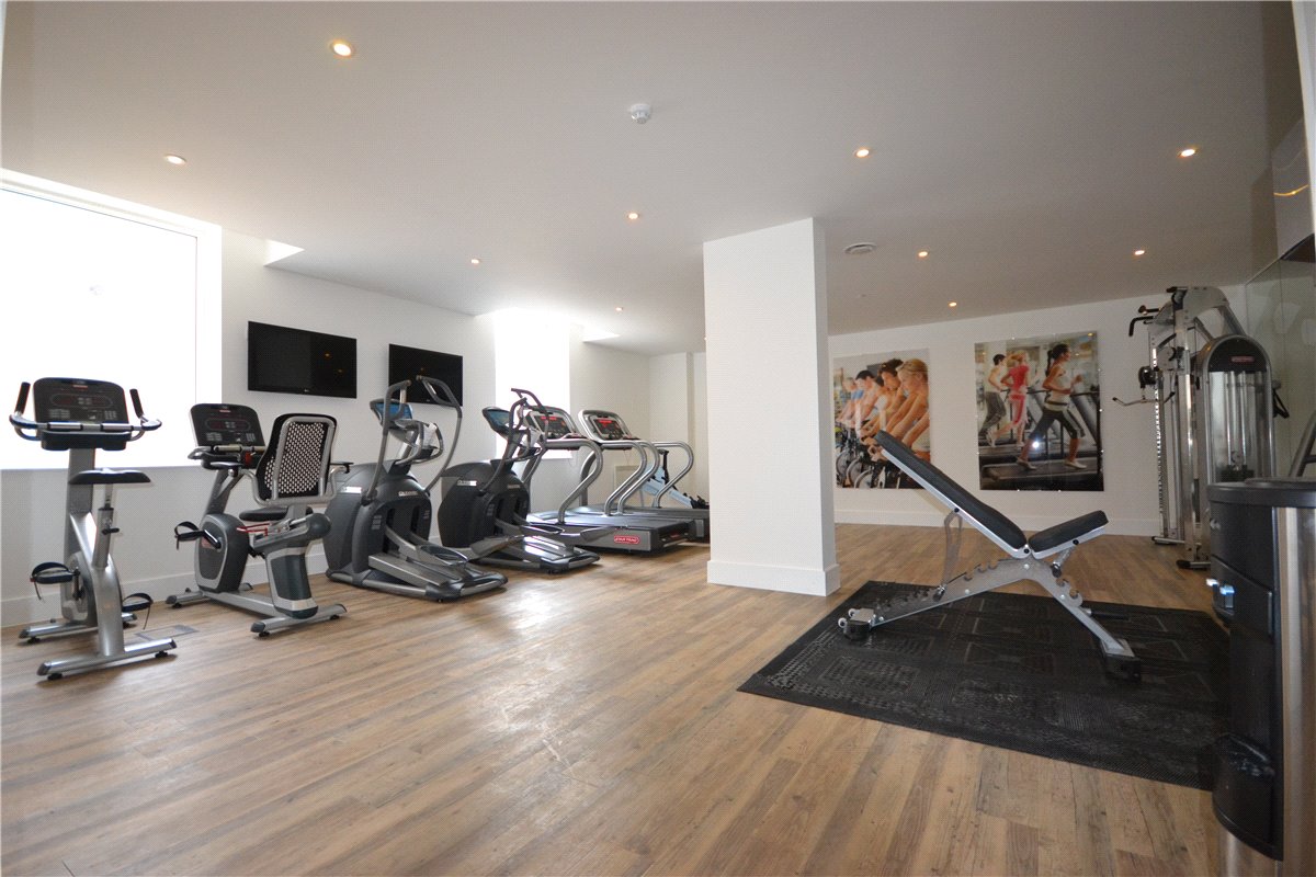 2 bedroom Flat, Newton Court, Kingsley Walk, CB5 - Available, Image 2