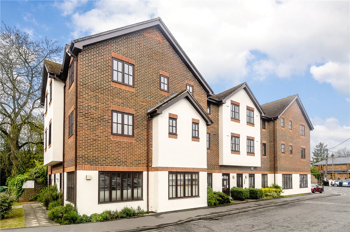 2 bedroom Flat, Old Ford Court, High Street, SN9 - Let Agreed