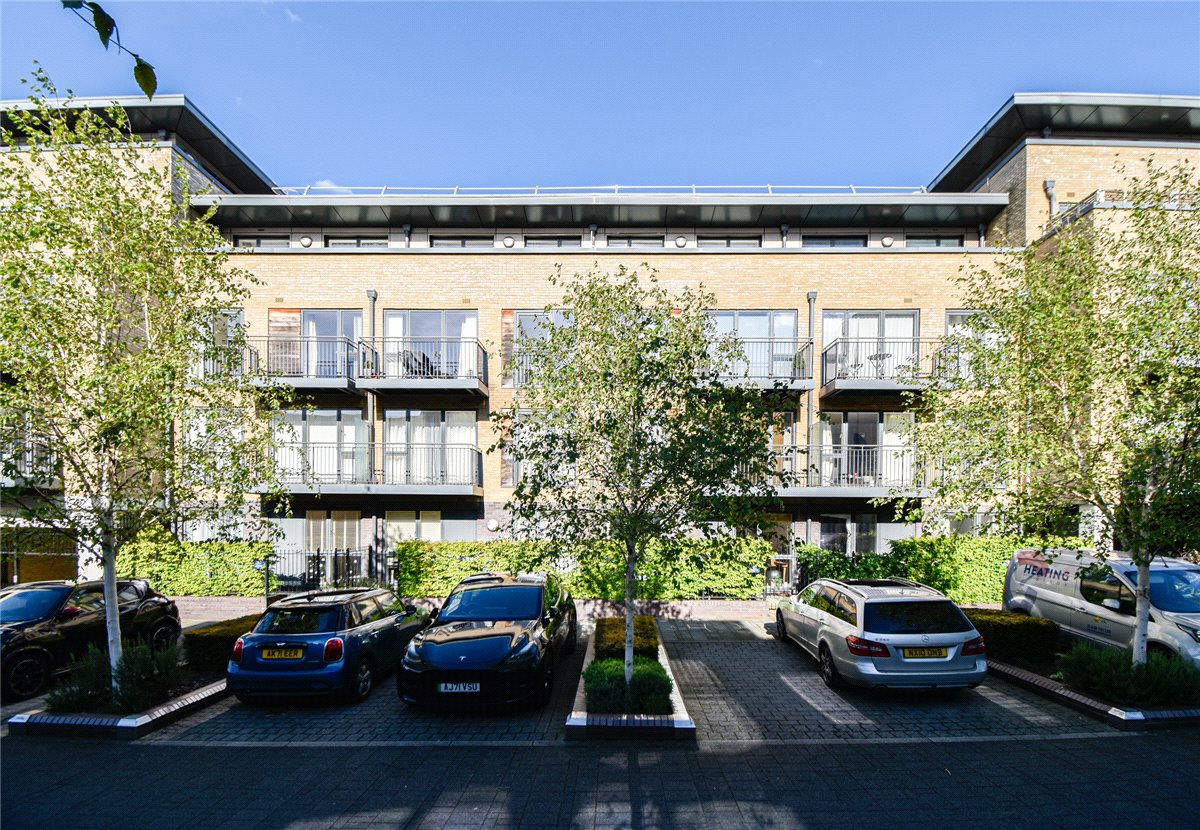 2 bedroom Flat, Newton Court, Kingsley Walk, CB5 - 