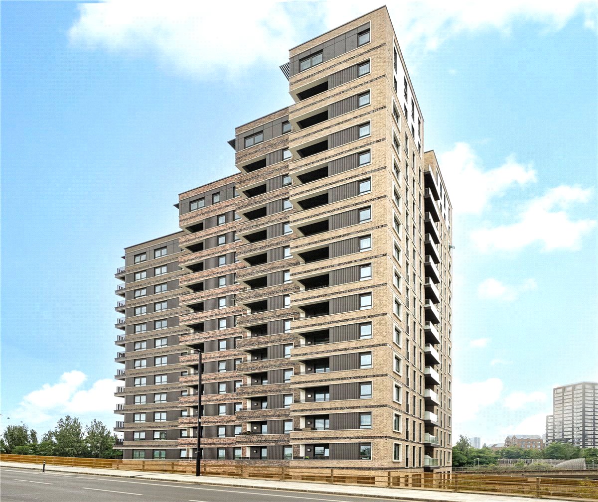 3 bedroom Flat, Heartwell Avenue, London, E16 - Available, Image 1