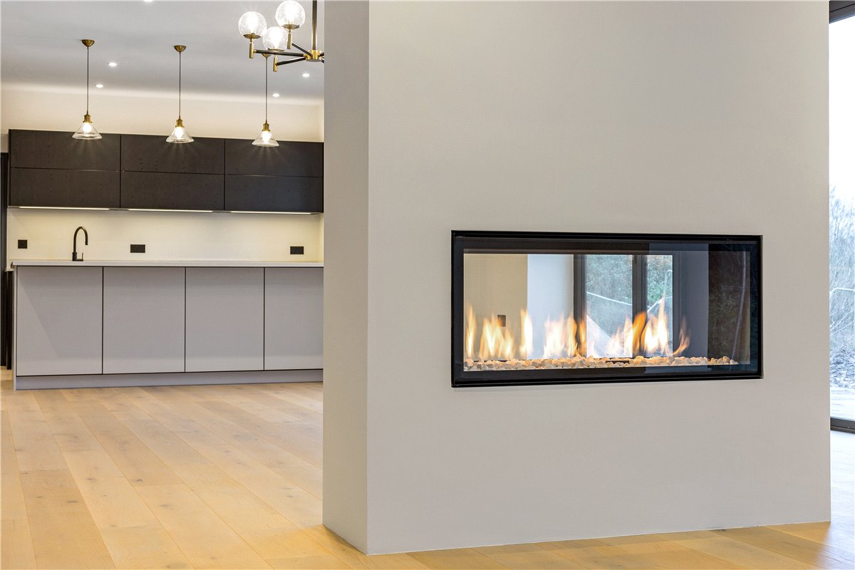 4 bedroom House, Speen Lane, Newbury, RG14 - Available, Image 2